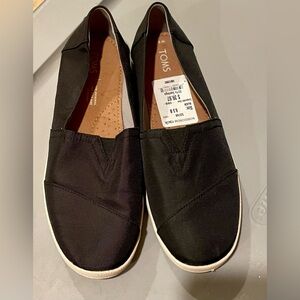 Tom’s shoes, nwt, size 8.5 B.